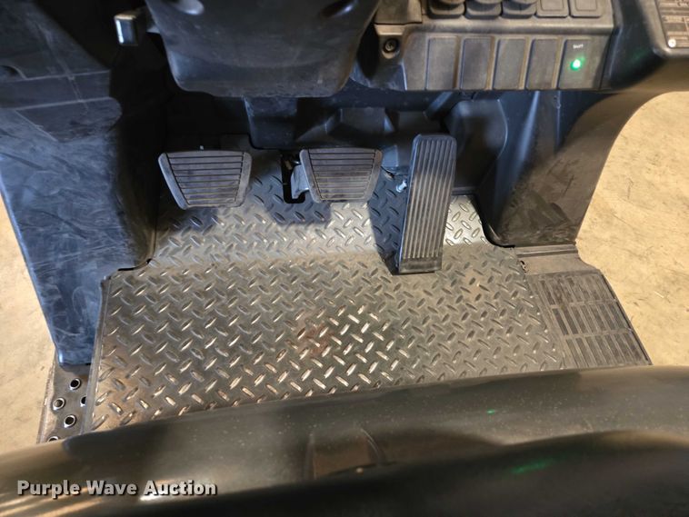 image for item EC1123 2017 UniCarriers CFS40 forklift