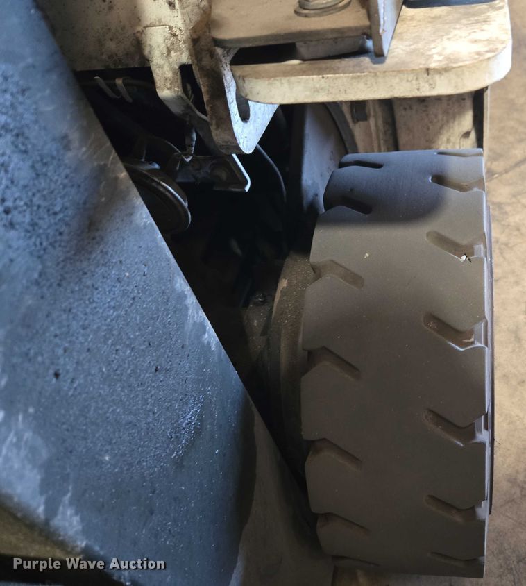 image for item EC1123 2017 UniCarriers CFS40 forklift