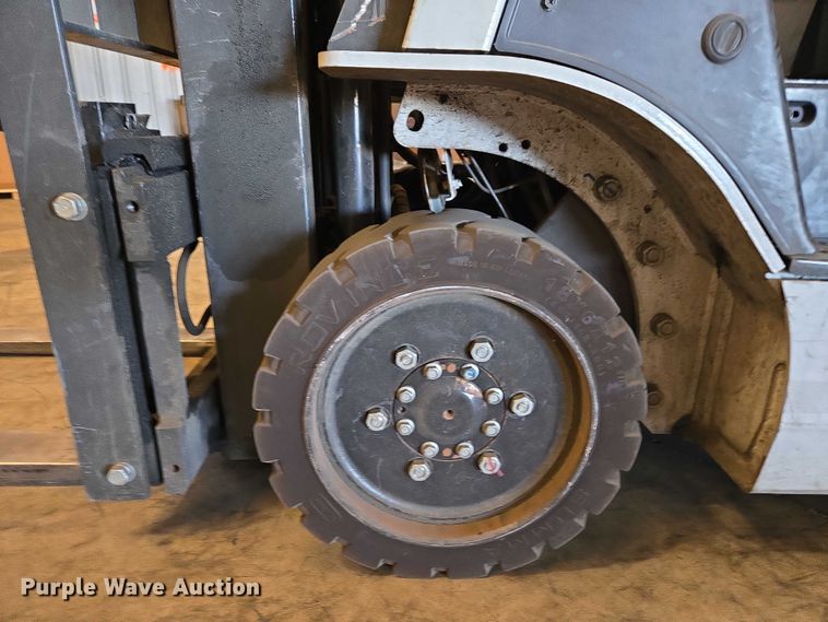 image for item EC1123 2017 UniCarriers CFS40 forklift