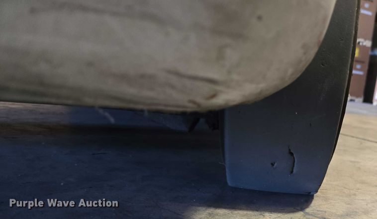 image for item EC1123 2017 UniCarriers CFS40 forklift