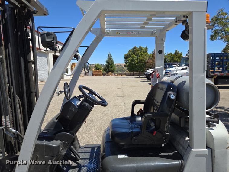 image for item EC1125 2017 UniCarriers CFS40 forklift