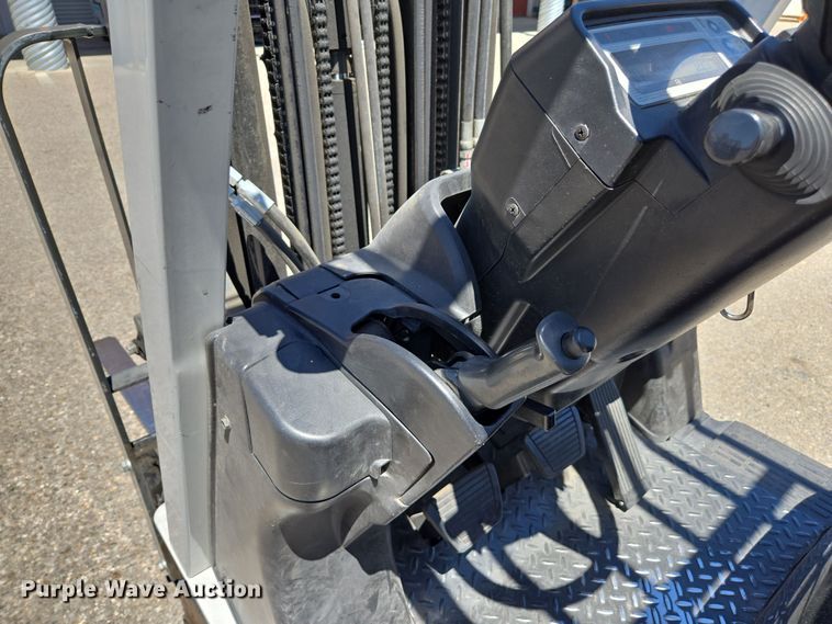 image for item EC1125 2017 UniCarriers CFS40 forklift