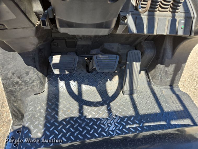 image for item EC1125 2017 UniCarriers CFS40 forklift