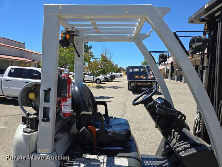 image for item EC1125 2017 UniCarriers CFS40 forklift