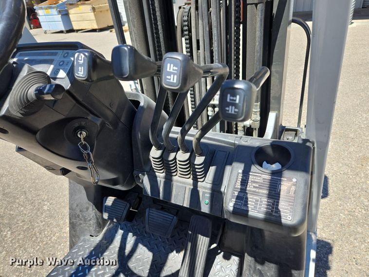 image for item EC1125 2017 UniCarriers CFS40 forklift