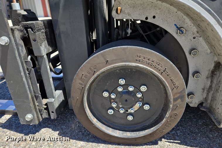 image for item EC1125 2017 UniCarriers CFS40 forklift