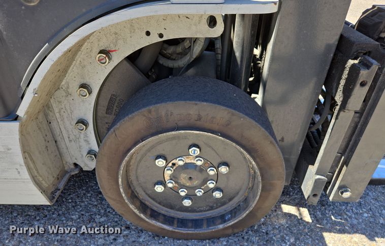 image for item EC1125 2017 UniCarriers CFS40 forklift