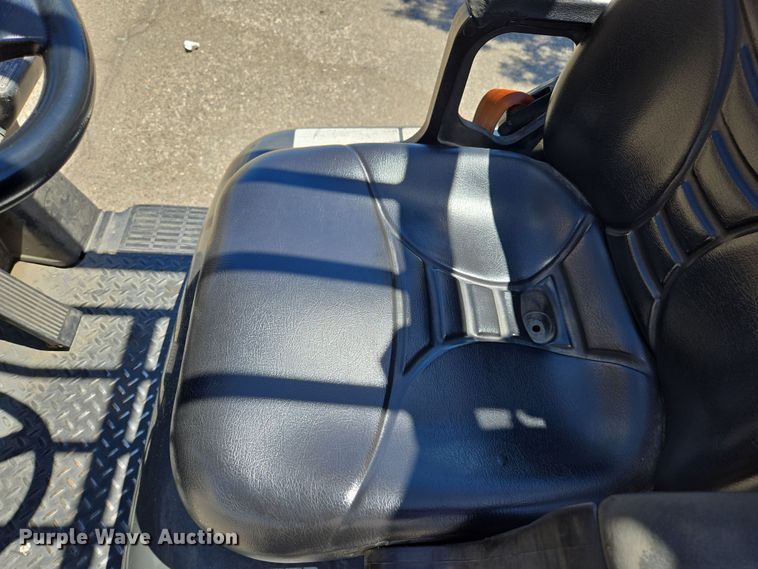 image for item EC1126 2017 UniCarriers CFS40 forklift