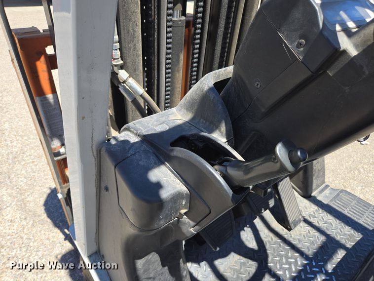 image for item EC1126 2017 UniCarriers CFS40 forklift