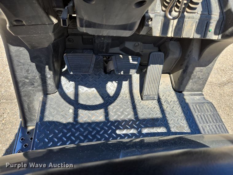 image for item EC1126 2017 UniCarriers CFS40 forklift