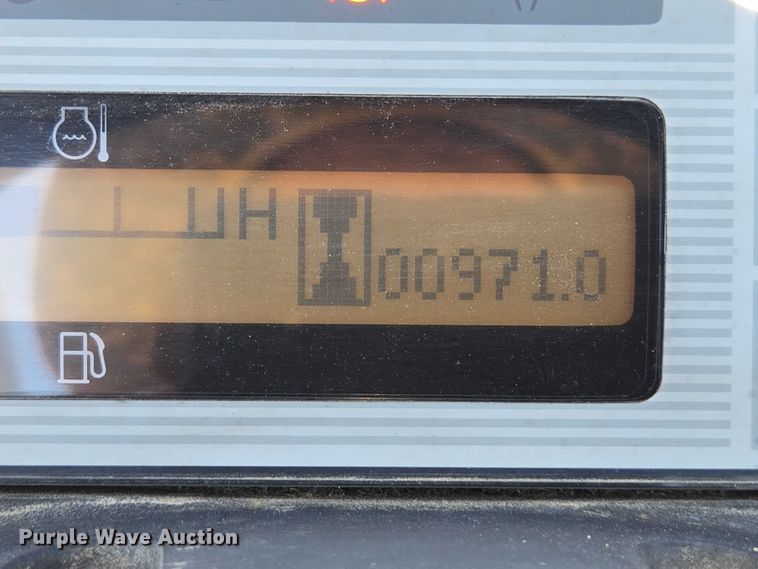 image for item EC1126 2017 UniCarriers CFS40 forklift