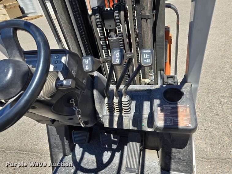 image for item EC1126 2017 UniCarriers CFS40 forklift