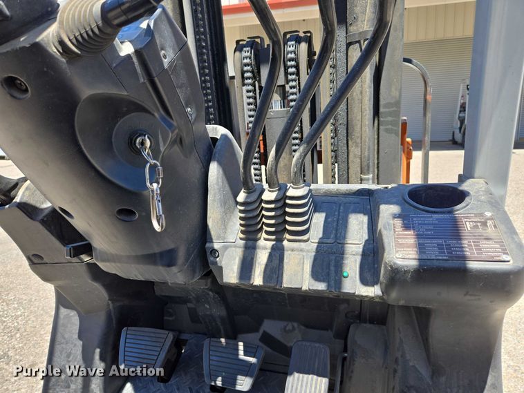 image for item EC1126 2017 UniCarriers CFS40 forklift