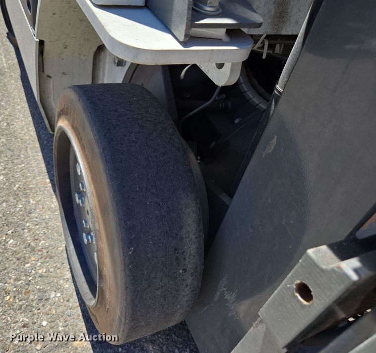 image for item EC1126 2017 UniCarriers CFS40 forklift