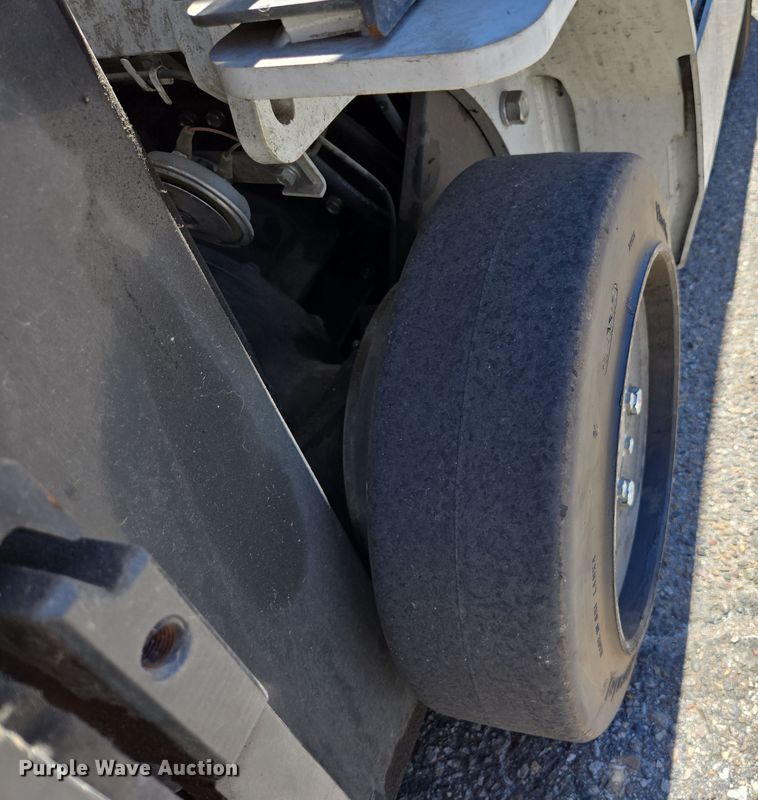 image for item EC1126 2017 UniCarriers CFS40 forklift