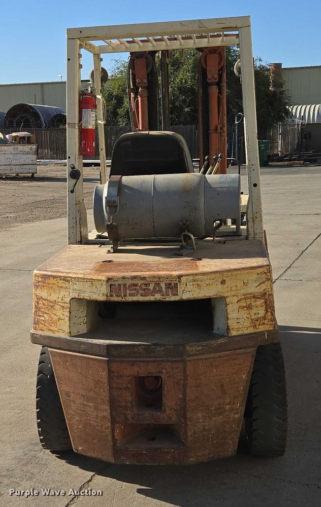 image for item EC1127 1993 Nissan PF60 forklift