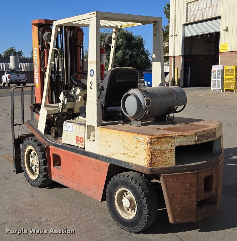 image for item EC1127 1993 Nissan PF60 forklift