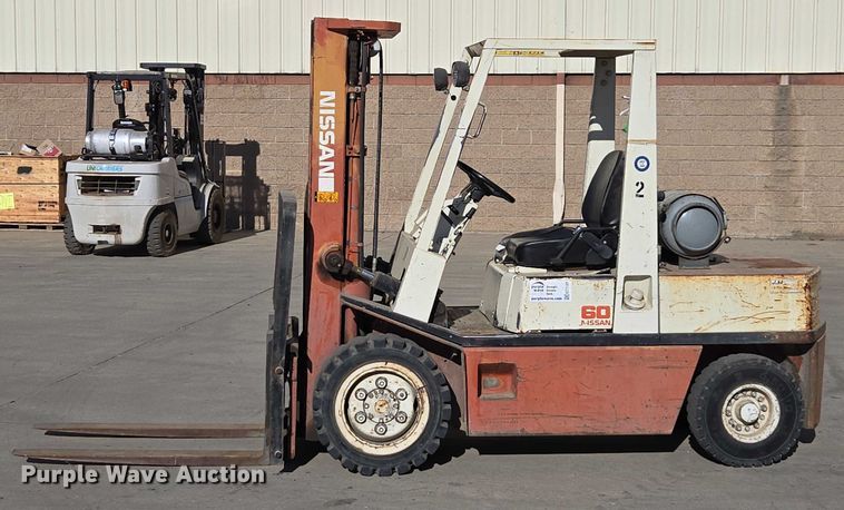 image for item EC1127 1993 Nissan PF60 forklift