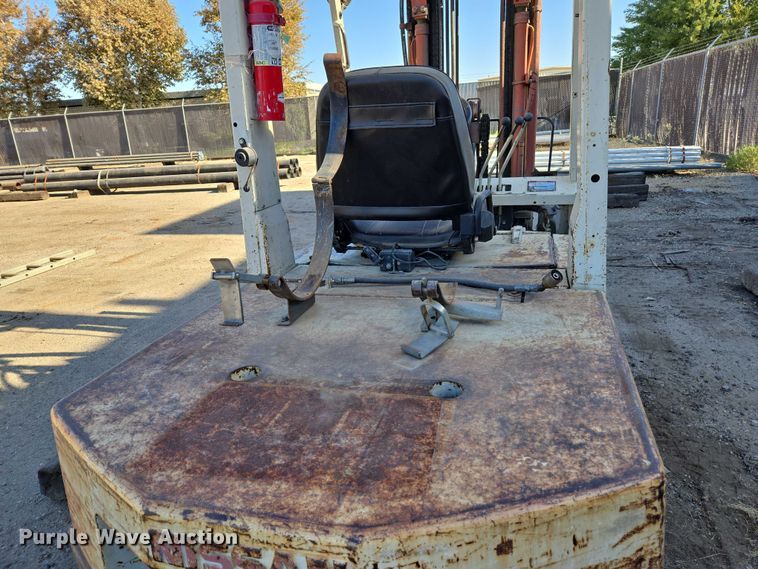 image for item EC1127 1993 Nissan PF60 forklift