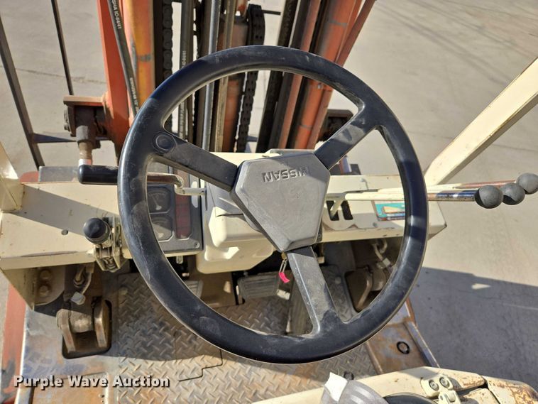 image for item EC1127 1993 Nissan PF60 forklift