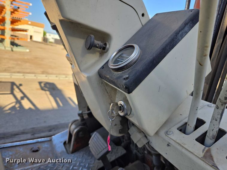 image for item EC1127 1993 Nissan PF60 forklift