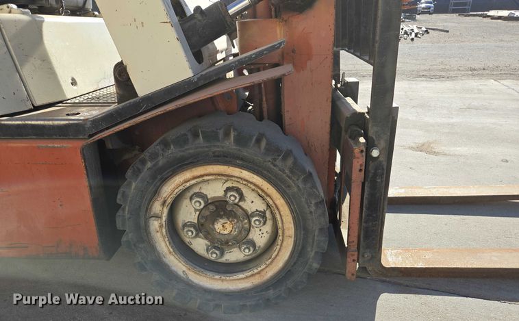 image for item EC1127 1993 Nissan PF60 forklift