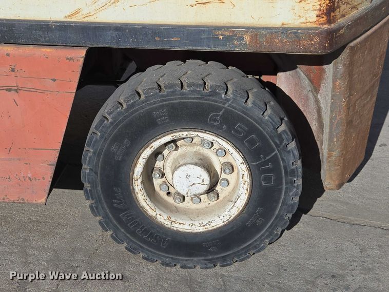 image for item EC1127 1993 Nissan PF60 forklift