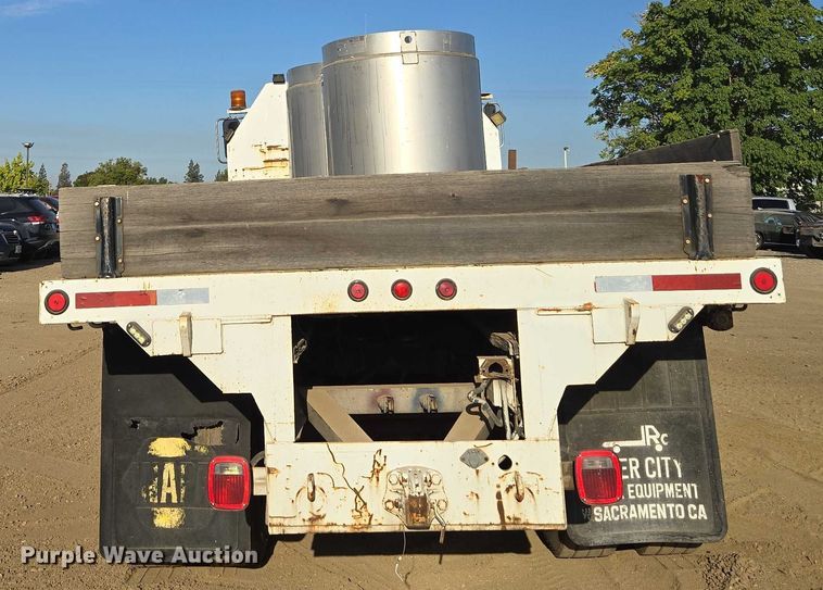 image for item EC1142 1994 Ford LN8000 flatbed truck