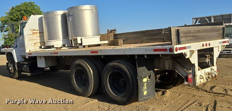 image for item EC1142 1994 Ford LN8000 flatbed truck