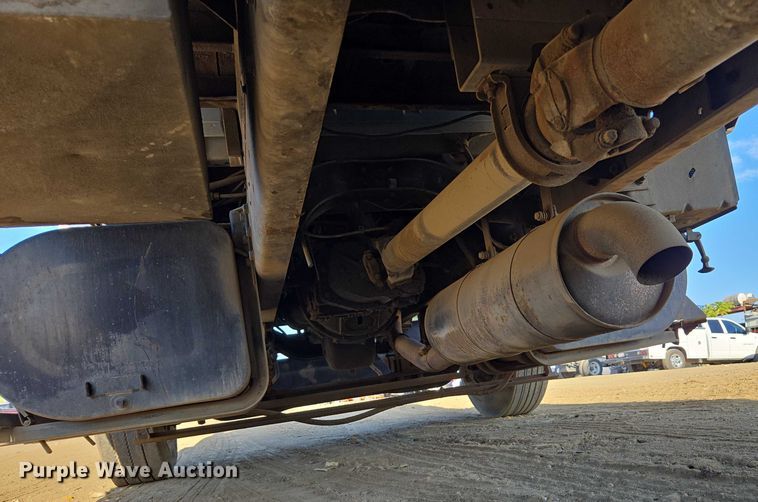 image for item EC1142 1994 Ford LN8000 flatbed truck