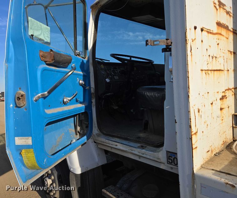 image for item EC1142 1994 Ford LN8000 flatbed truck