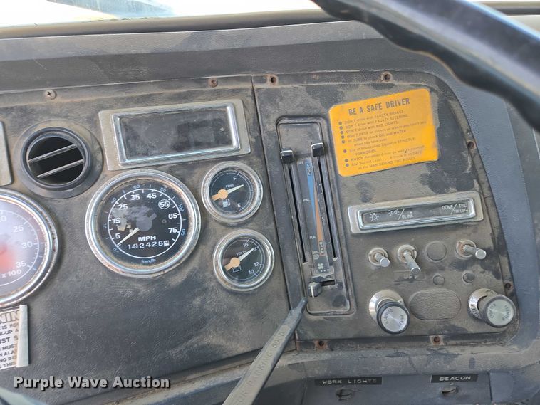 image for item EC1142 1994 Ford LN8000 flatbed truck