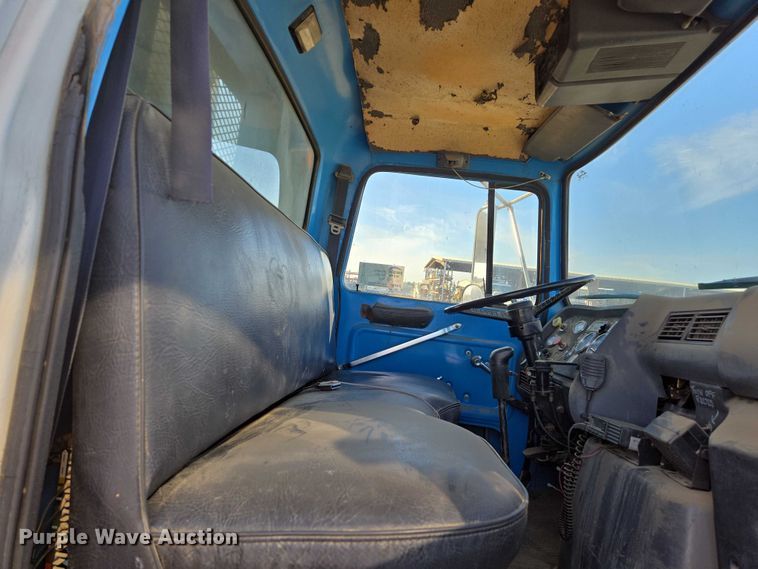 image for item EC1142 1994 Ford LN8000 flatbed truck