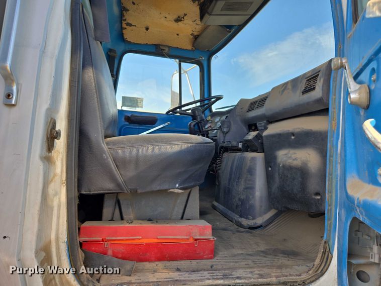 image for item EC1142 1994 Ford LN8000 flatbed truck