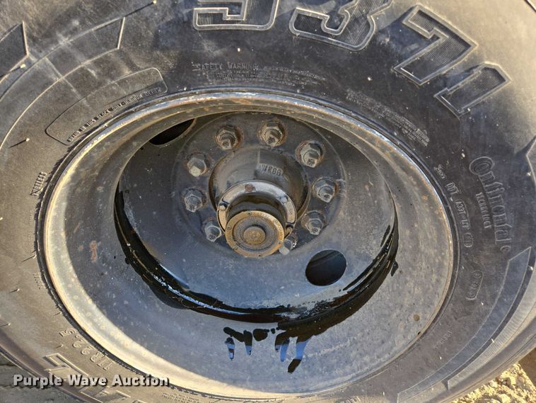 image for item EC1142 1994 Ford LN8000 flatbed truck