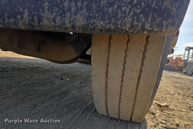 image for item EC1142 1994 Ford LN8000 flatbed truck