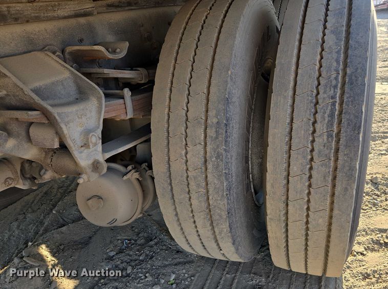 image for item EC1142 1994 Ford LN8000 flatbed truck