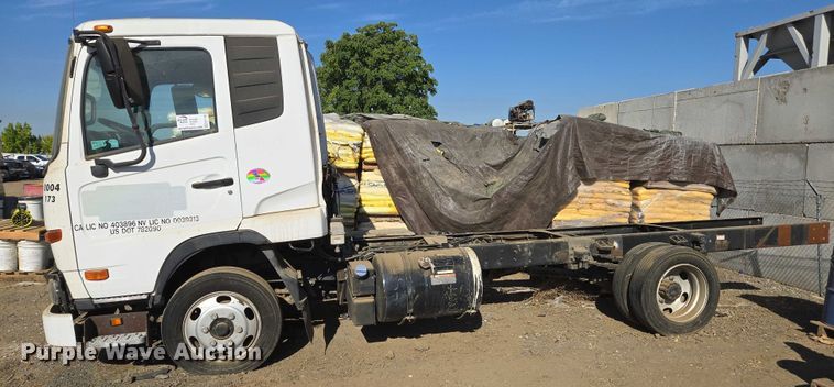 image for item EC1143 2011 Nissan UD2000 truck cab and chassis