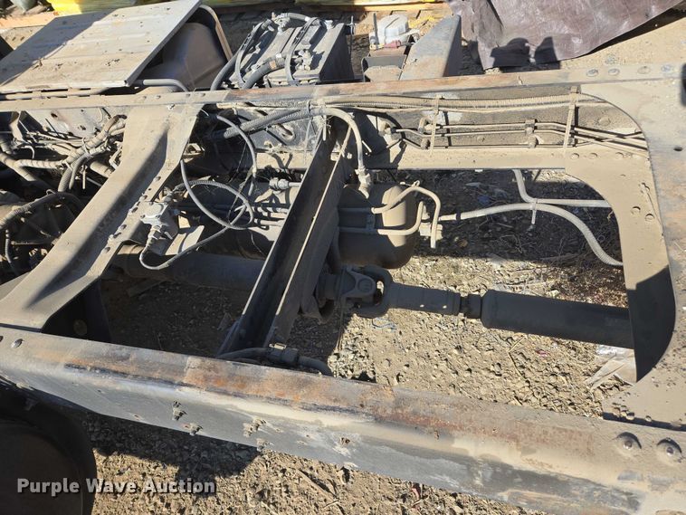 image for item EC1143 2011 Nissan UD2000 truck cab and chassis