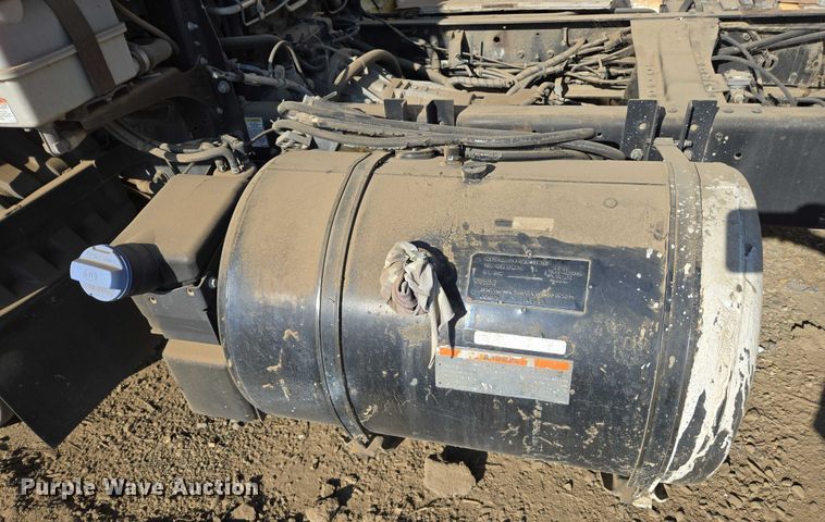 image for item EC1143 2011 Nissan UD2000 truck cab and chassis