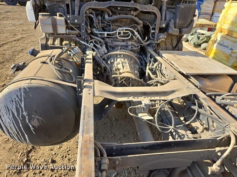 image for item EC1143 2011 Nissan UD2000 truck cab and chassis