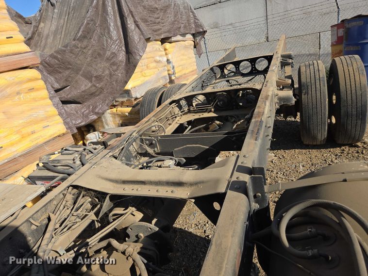 image for item EC1143 2011 Nissan UD2000 truck cab and chassis