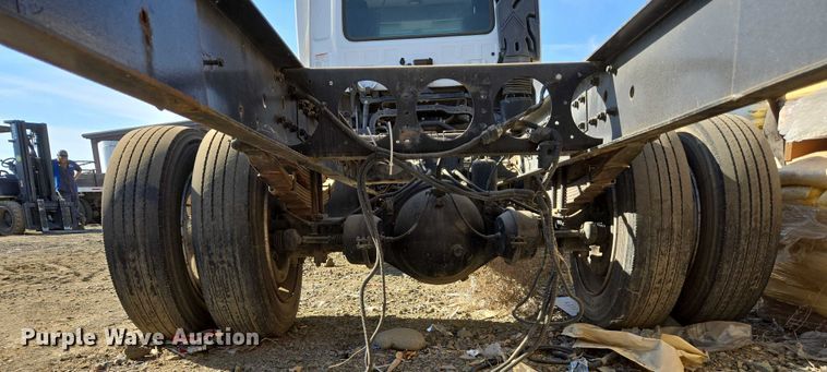 image for item EC1143 2011 Nissan UD2000 truck cab and chassis