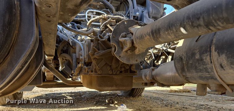 image for item EC1143 2011 Nissan UD2000 truck cab and chassis