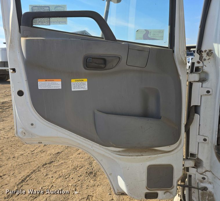 image for item EC1143 2011 Nissan UD2000 truck cab and chassis