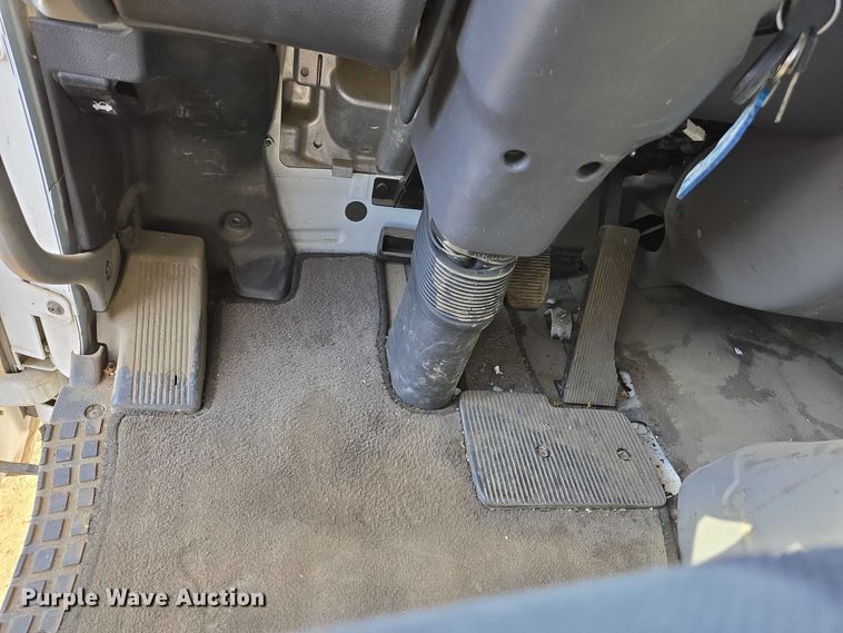 image for item EC1143 2011 Nissan UD2000 truck cab and chassis