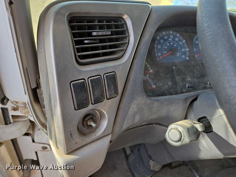 image for item EC1143 2011 Nissan UD2000 truck cab and chassis