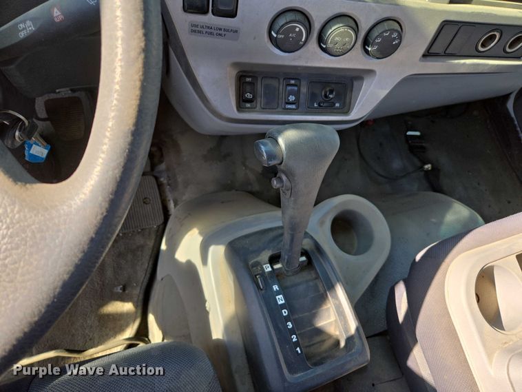 image for item EC1143 2011 Nissan UD2000 truck cab and chassis