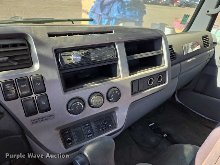 image for item EC1143 2011 Nissan UD2000 truck cab and chassis