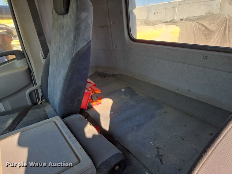 image for item EC1143 2011 Nissan UD2000 truck cab and chassis